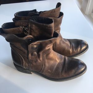 Gorgeous Brown Leather Vera Wang Ankle Boots